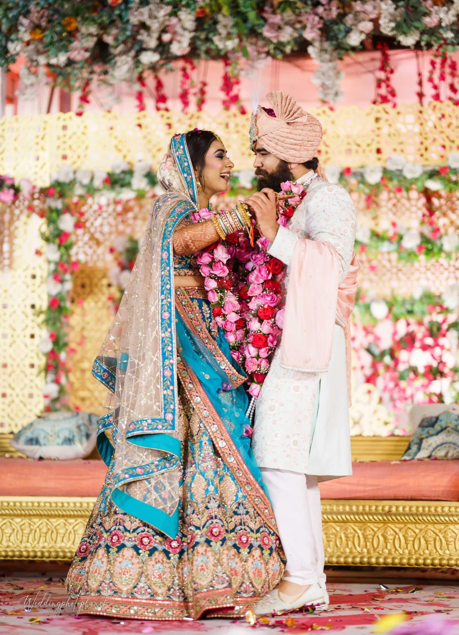 Shubhangi & Mohak Photo 9