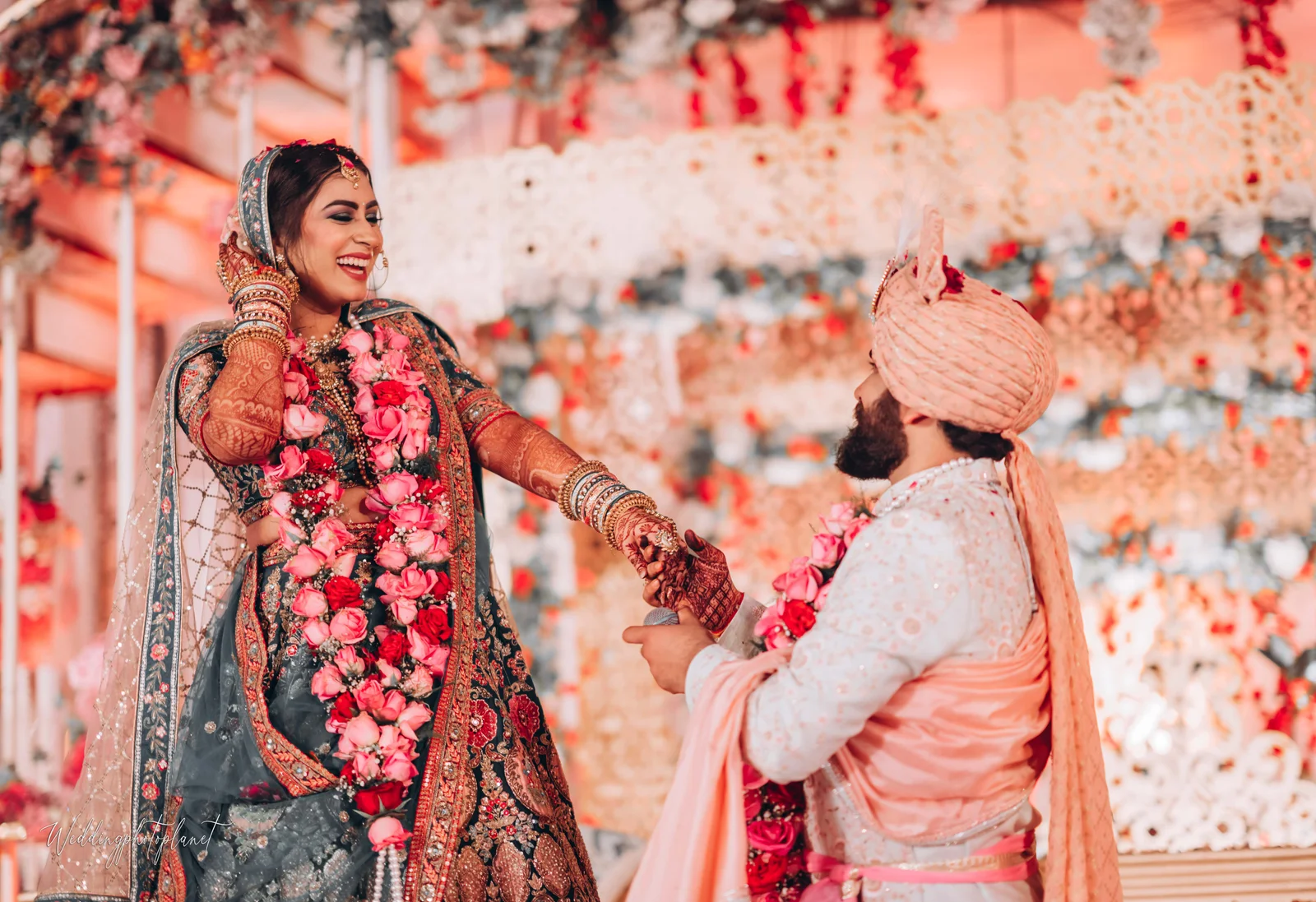 Shubhangi & Mohak Photo 8